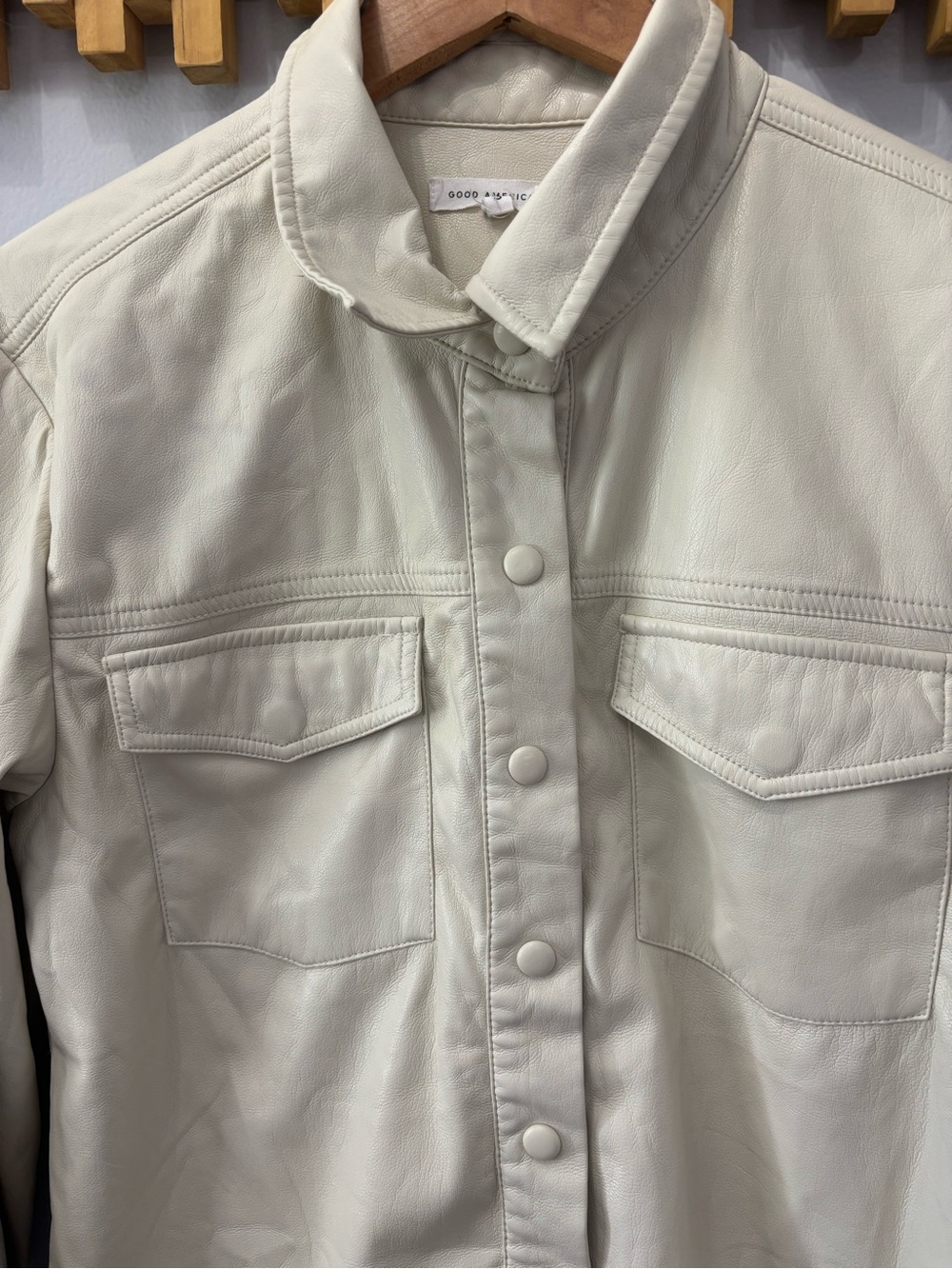 Good American Better Than Leather Button Up Shirt Jacket Size 3 (10/13) OffWhite - Picture 4 of 6